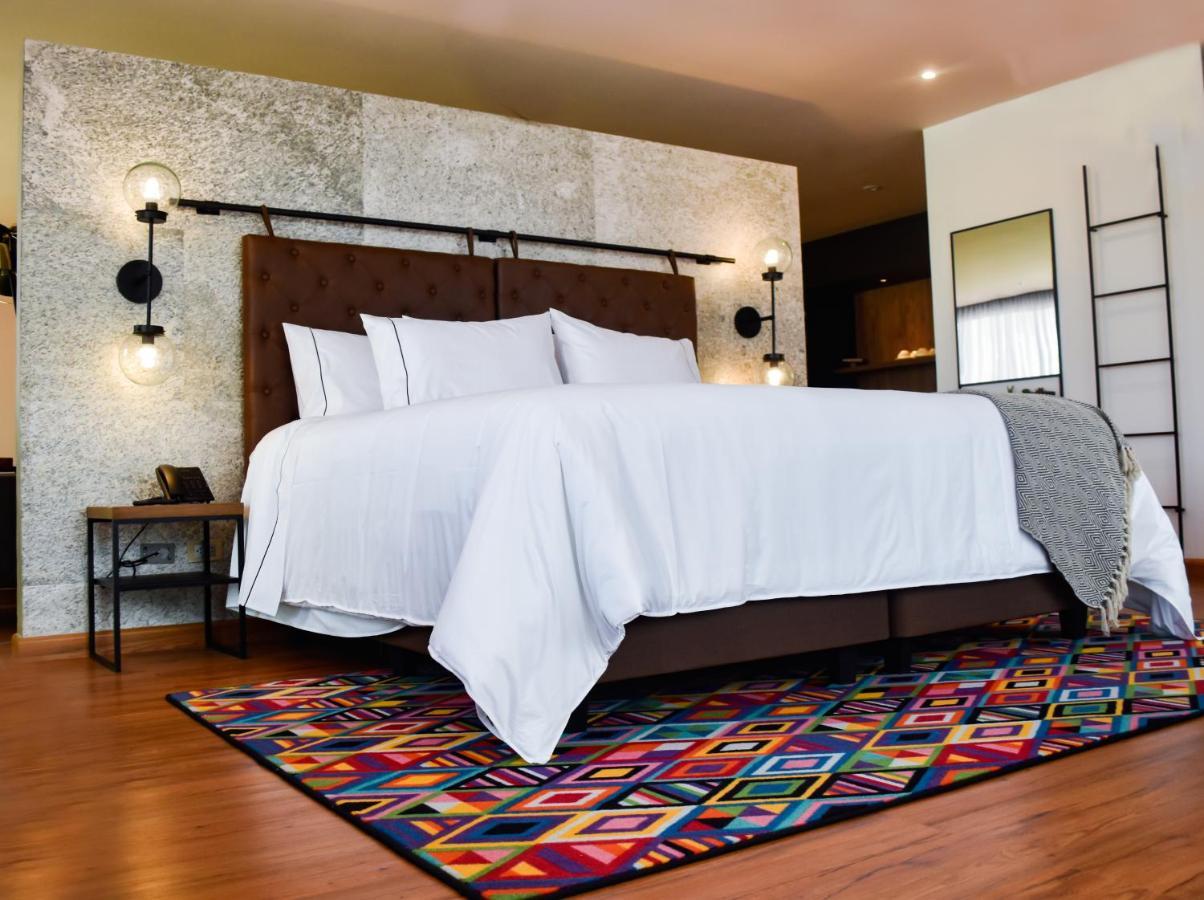 Hotel V1501 Pasto Buitenkant foto A bedroom with a carpet