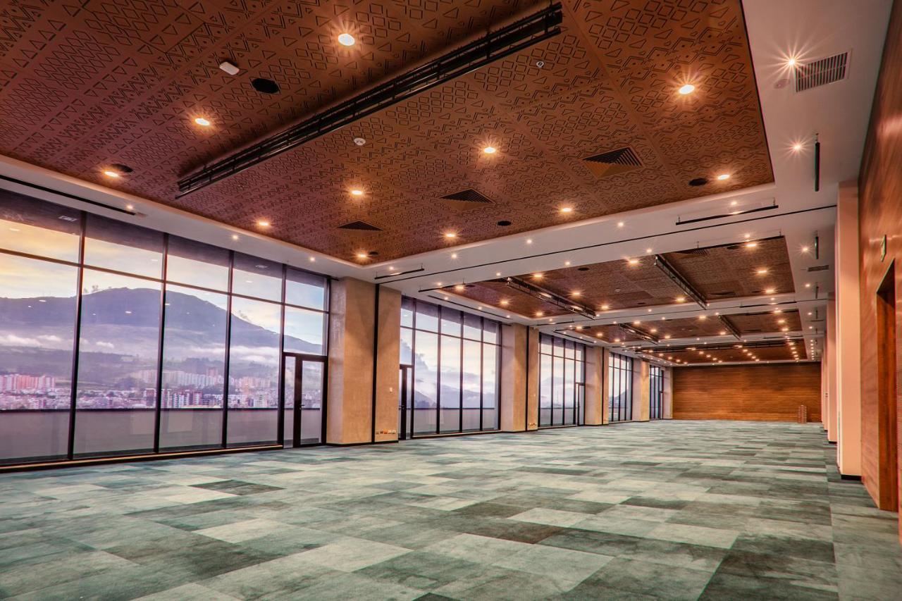 Hotel V1501 Pasto Buitenkant foto The interior of the convention centre