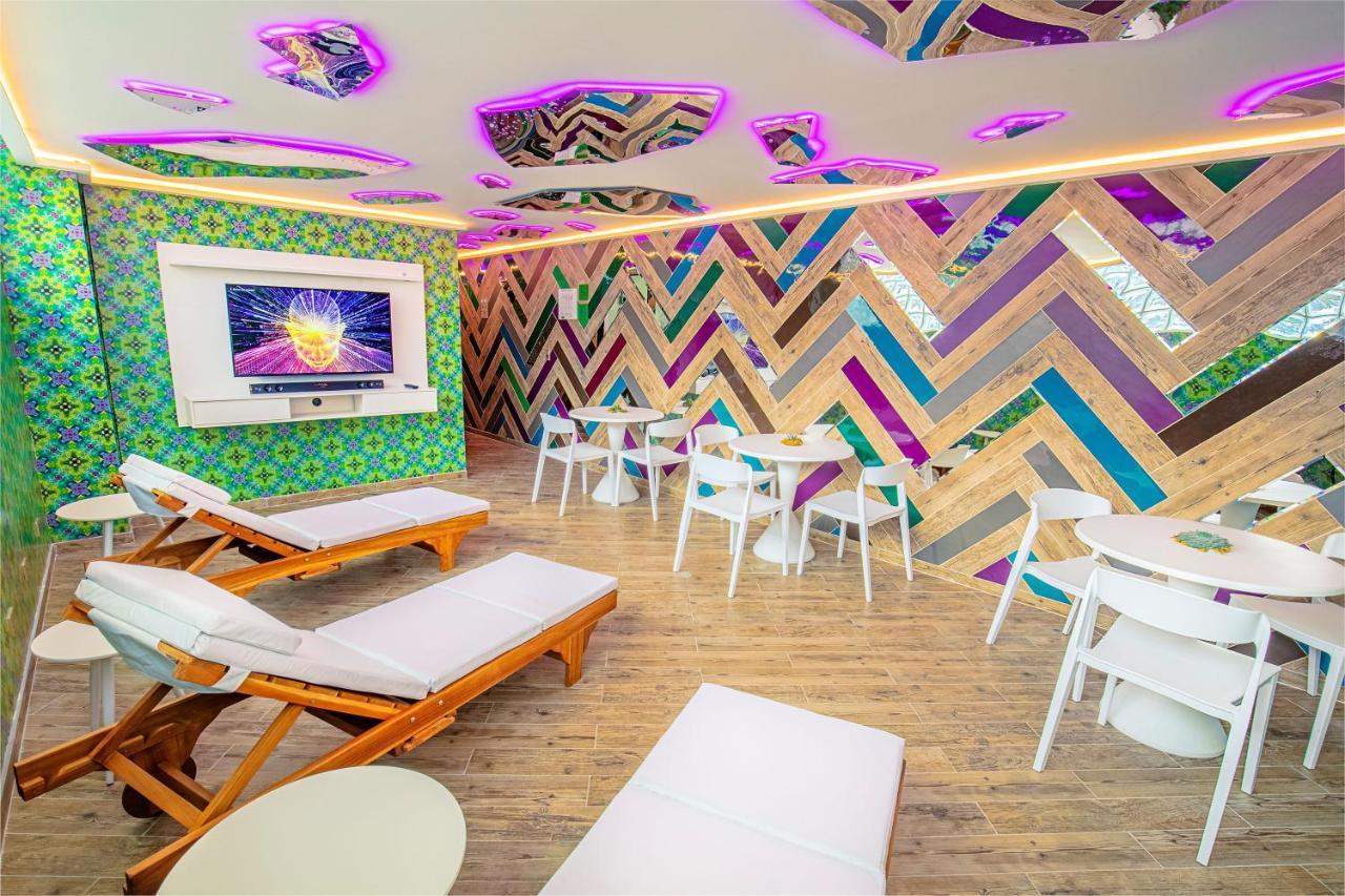 Hotel V1501 Pasto Buitenkant foto The interior of the 2018 lounge