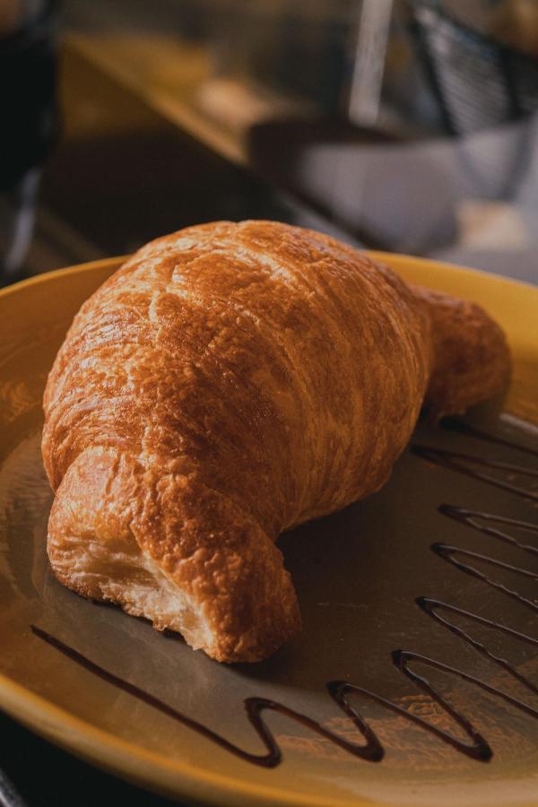 Hotel V1501 Pasto Buitenkant foto Croissant