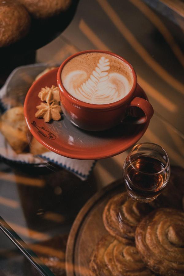 Hotel V1501 Pasto Buitenkant foto A cup of coffee with a glass of grappa